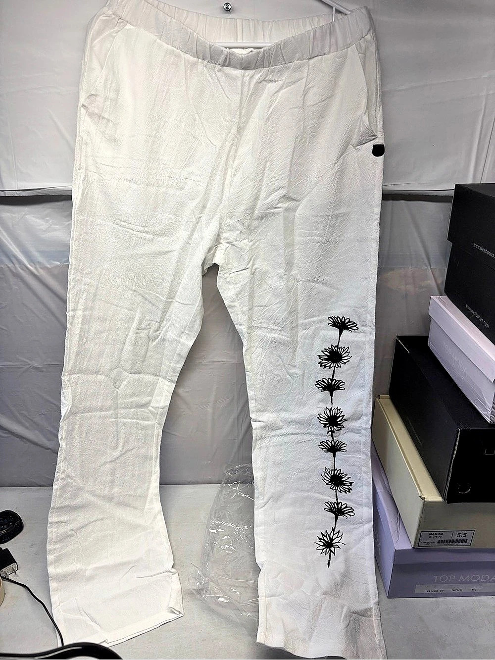 Embroidered Straight Leg Pants in White Size XL